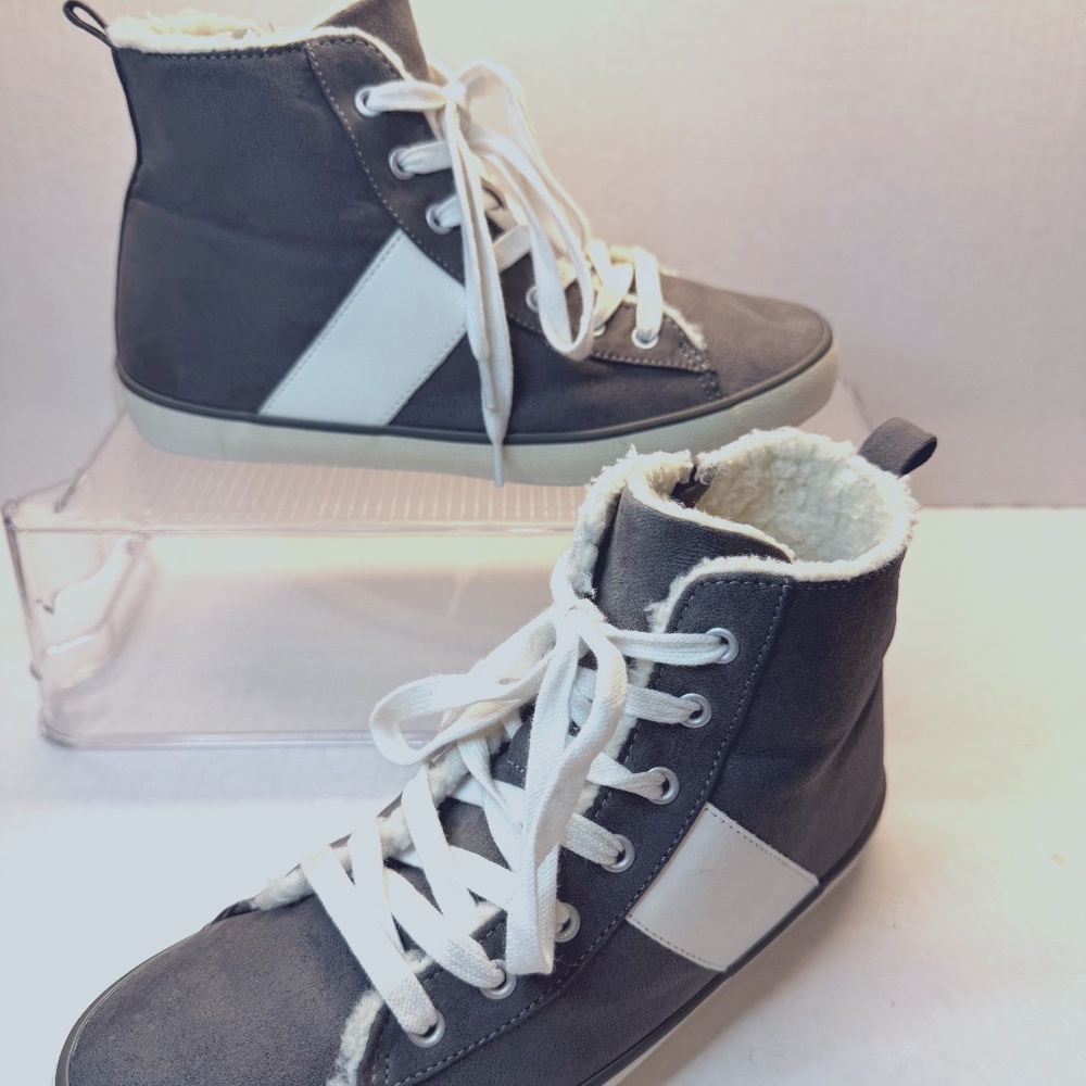 Gap Kids Size 5 Sherpa lined Hightop faux suede Sneakers with Side Zip